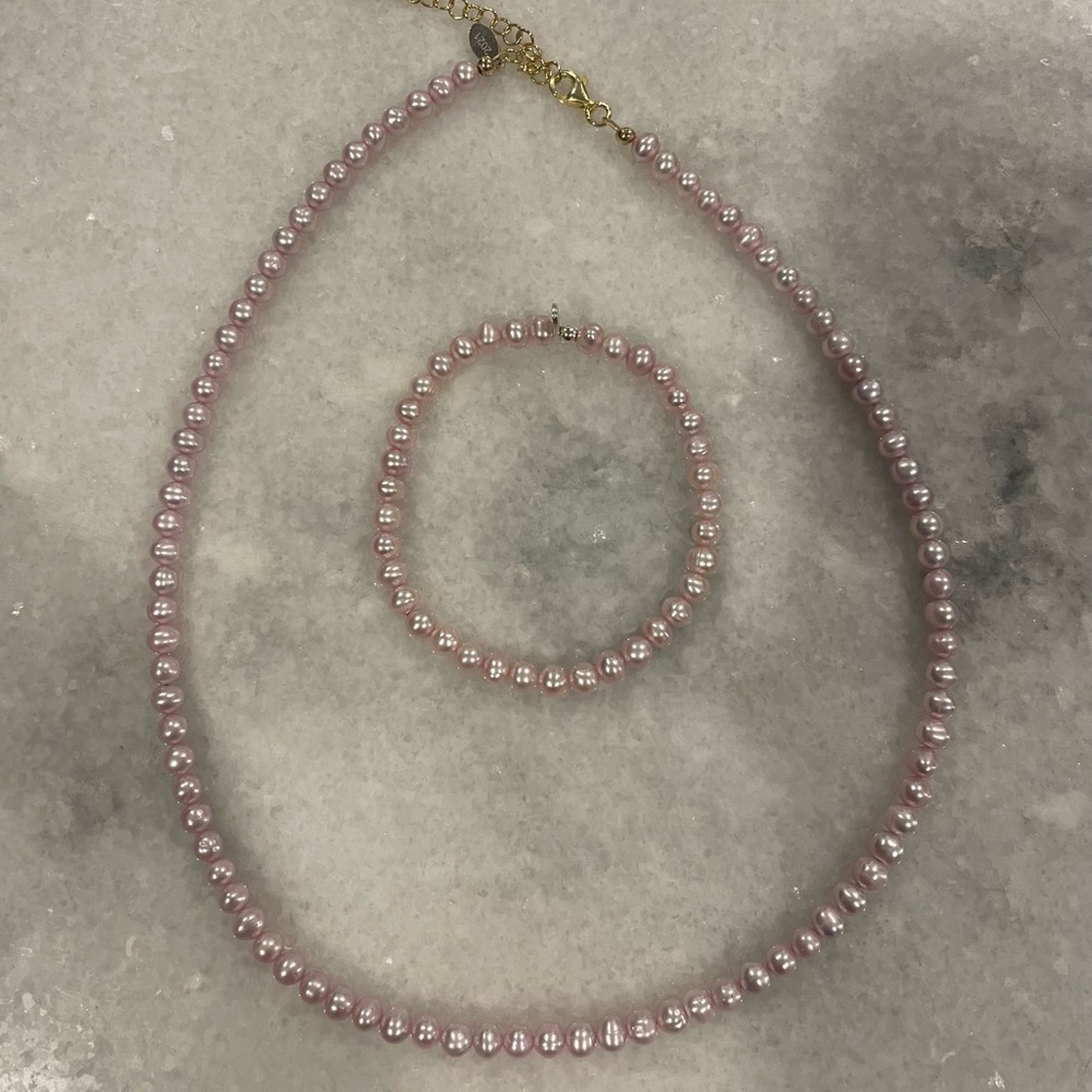 Genuine pink Pearl necklace and bracelet.